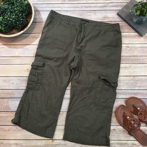 Banana Republic Pants - SOLD Sz 14 Banana Republic Cargo Style Capri Pants
